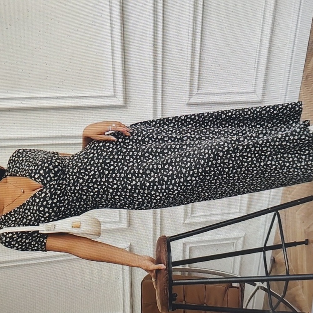 NWT FLORAL V-NECK MAXI DRESS